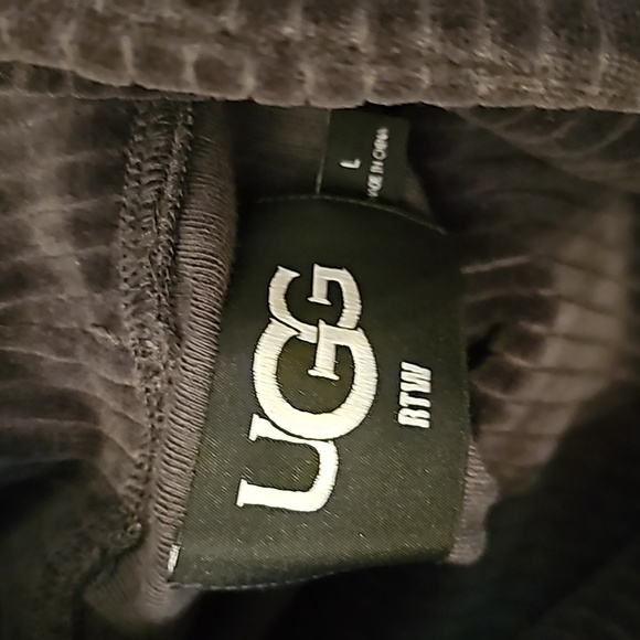 Ugg - Picture 2 of 9
